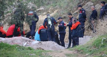 Aydın Efeler’de Kaçak Define Kazısı Sırasında Tünelde Mahsur Kalan Kişi Kurtarılmayı Bekliyor