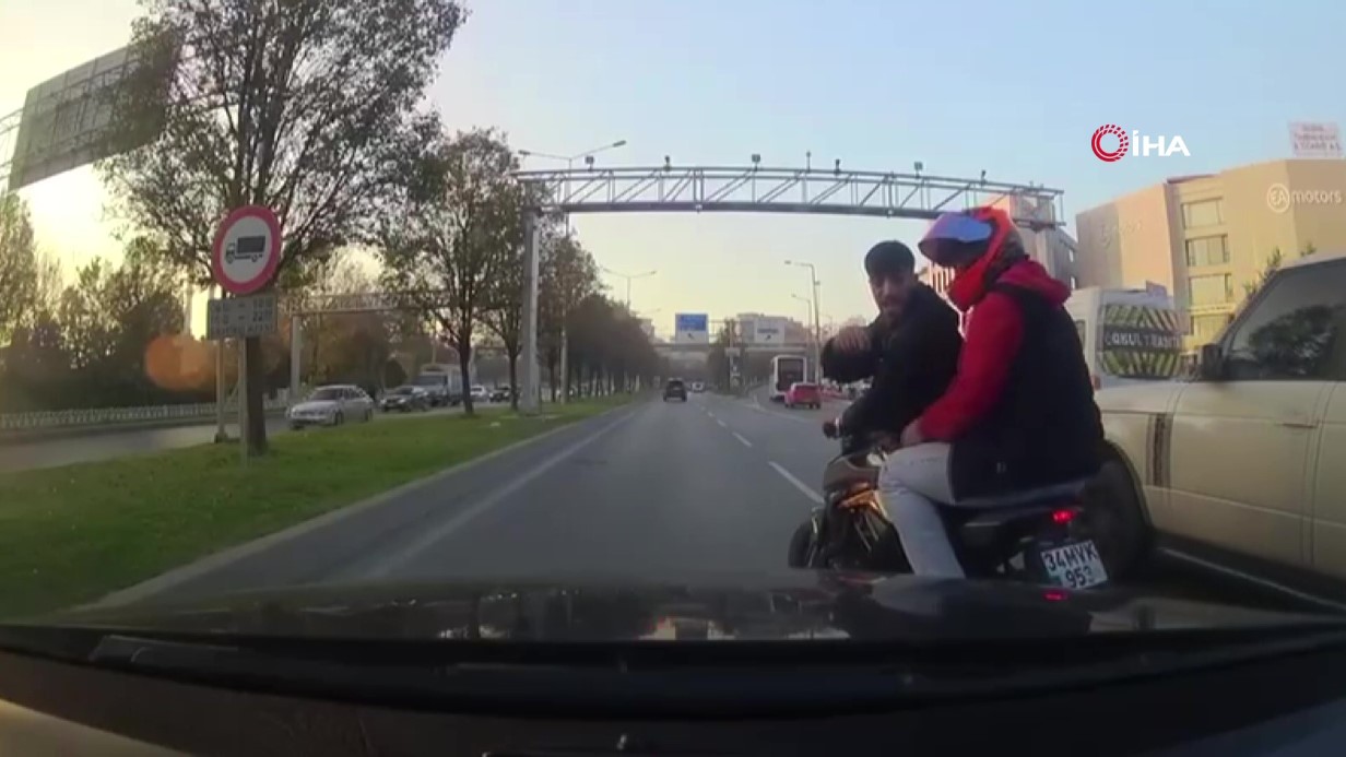 Bakırköy’de Trafikte Gergin Anlar: Korna Çalan Sürücü ve Motosikletli Arasında Tartışma