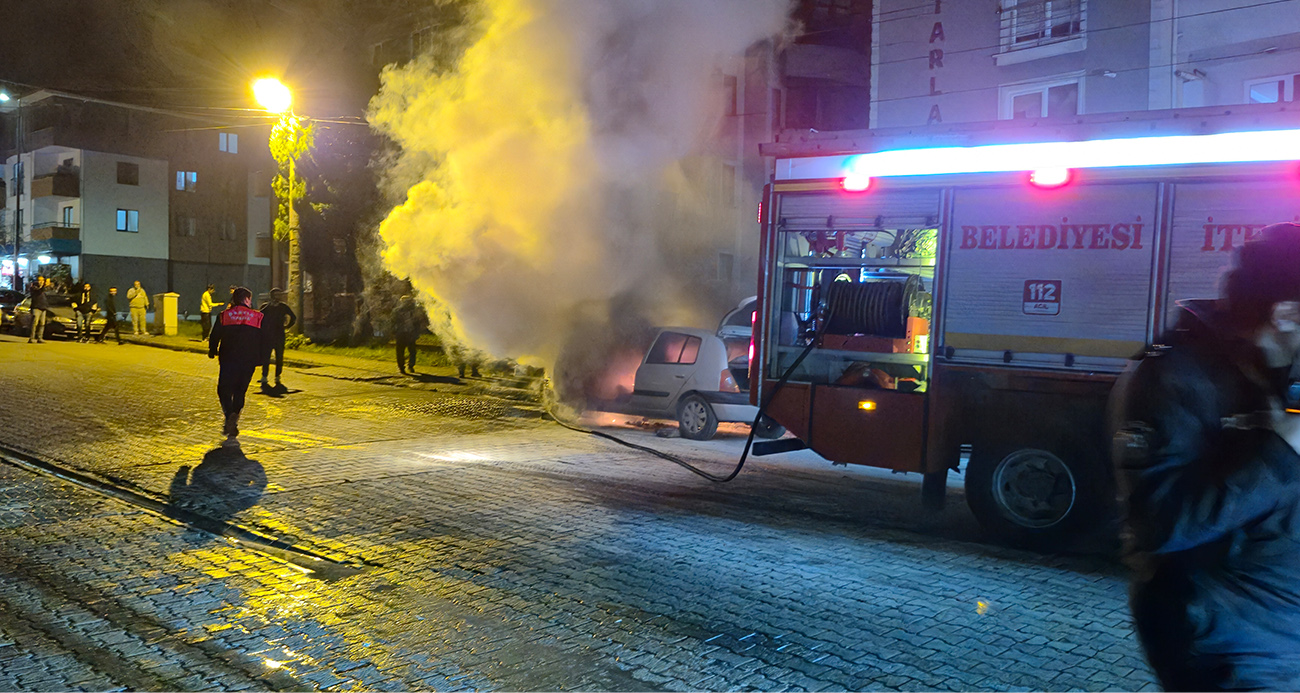 Bartın’da Park Halindeki Araç Alev Aldı: Sürücü Zor Kurtuldu