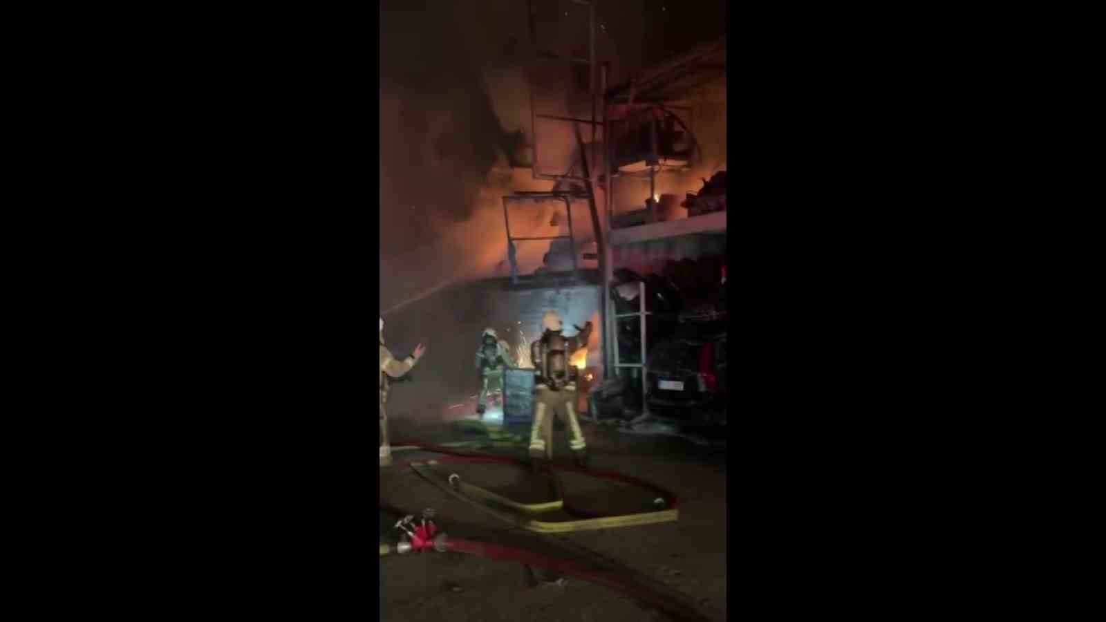 Başakşehir Atatürk Oto Sanayi Sitesinde Korkunç Yangın: 1 Ölü