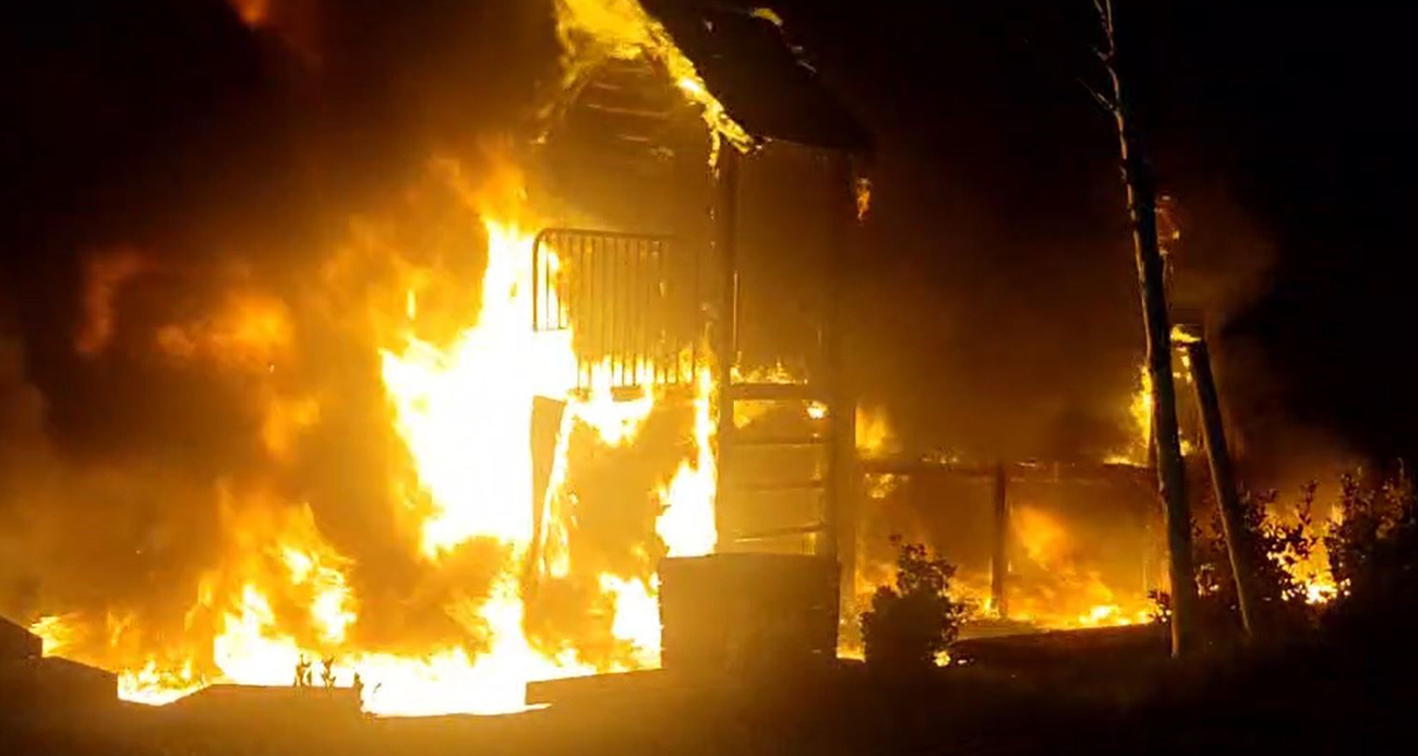 Beylikdüzü’ndeki Çocuk Parkında Korkutan Yangın