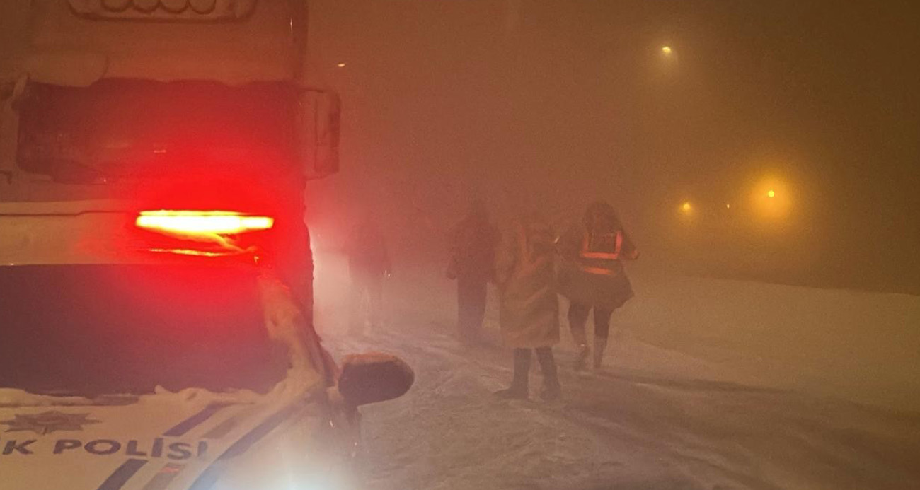 Bolu Dağı, Yoğun Kar Yağışı Nedeniyle Ağır Tonajlı Araçlara Kapalı