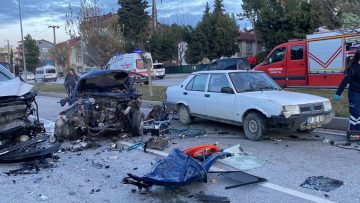 Burdur’da Trafik Kazası: 2 Kişi Hayatını Kaybetti, 3 Kişi Yaralandı