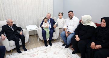 Cumhurbaşkanı Erdoğan, Hatay’da Depremzede Aileyi Ziyaret Etti