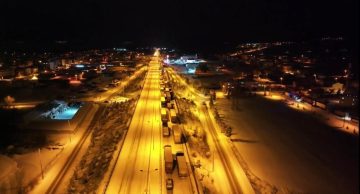 D-100 Karayolunda Yoğun Kar Engeli: Sürücüler Saatlerce Yolda Kaldı