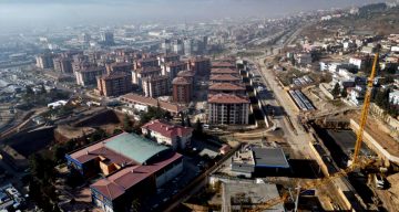 Deprem Sonrası Bakan Kurum’a Vatandaşlardan Takdir: ‘Şantiye Şefi Gibi Hizmet Veriyor’