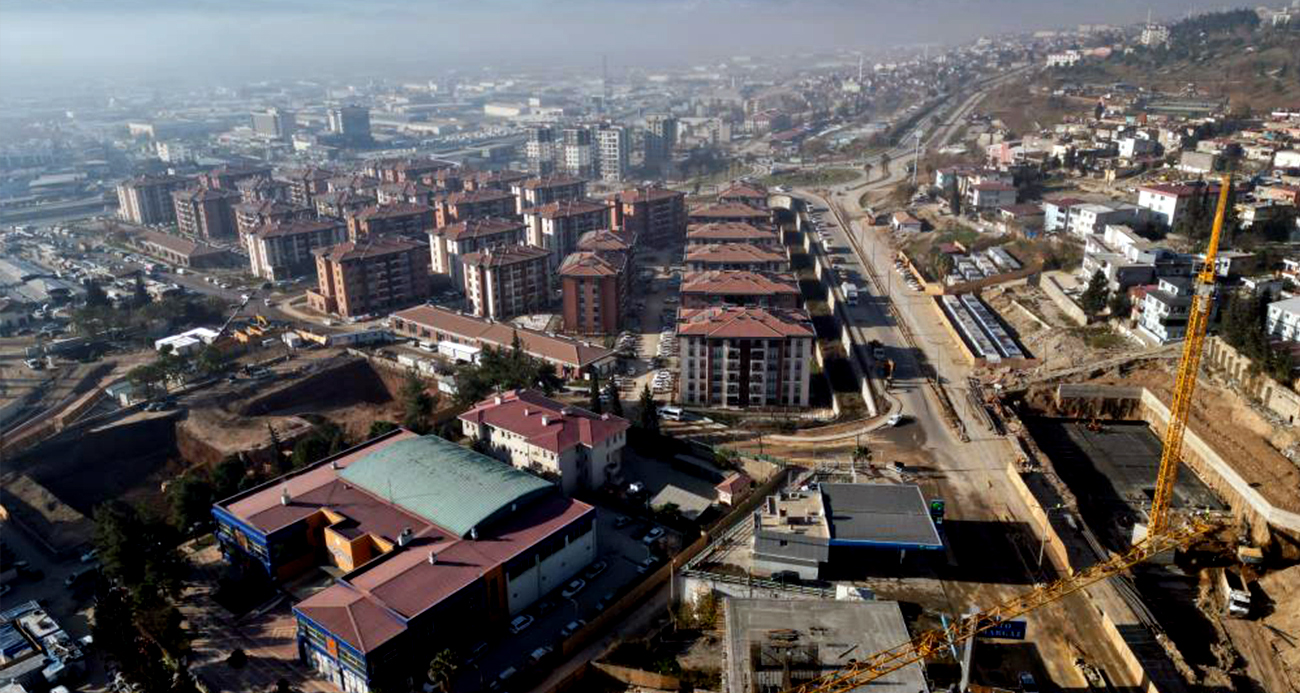 Deprem Sonrası Bakan Kurum’a Vatandaşlardan Takdir: ‘Şantiye Şefi Gibi Hizmet Veriyor’