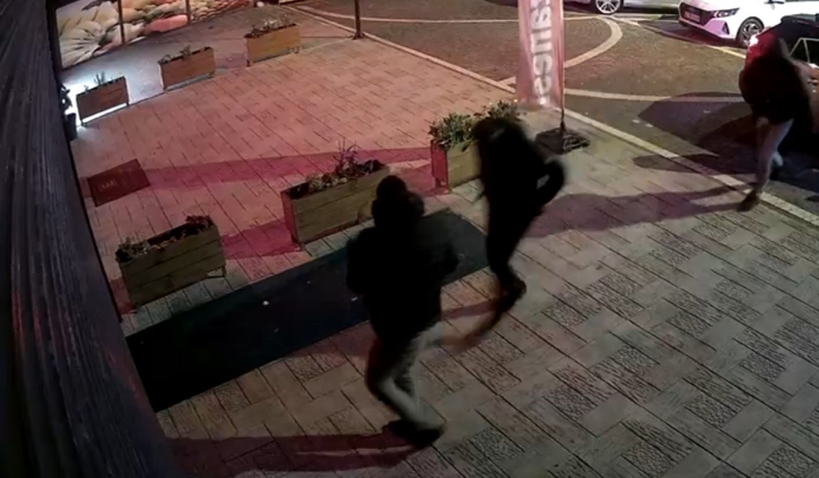Esenyurt’ta Kuyumcu Dükkanına Soygun Girişimi Güvenlik Kamerasında