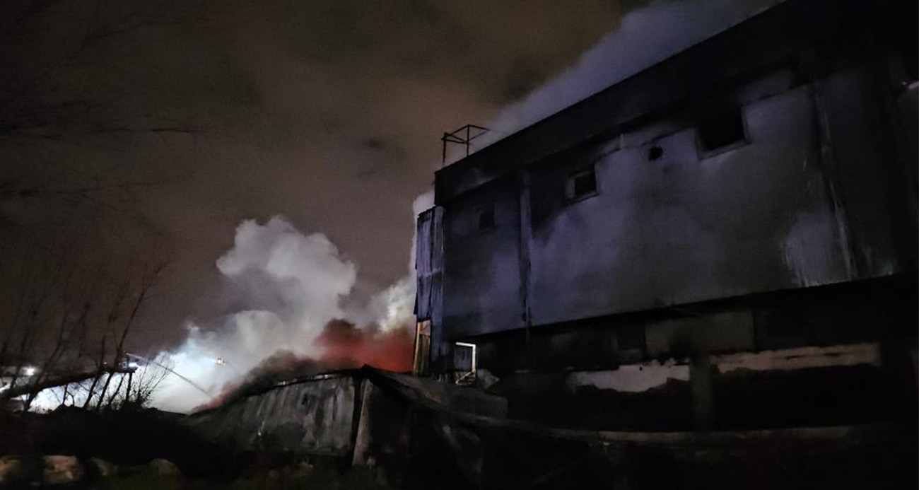 Esenyurt’taki Dev Yangın Altı Saattir Söndürülemiyor