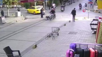 Fatih’te Trafik Kazası: Annesinin Elini Bırakan Çocuğa Motosiklet Çarptı