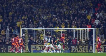 Fenerbahçe ve Galatasaray Derbisi Nefes Kesti: Son Dakika Golüyle Berabere!