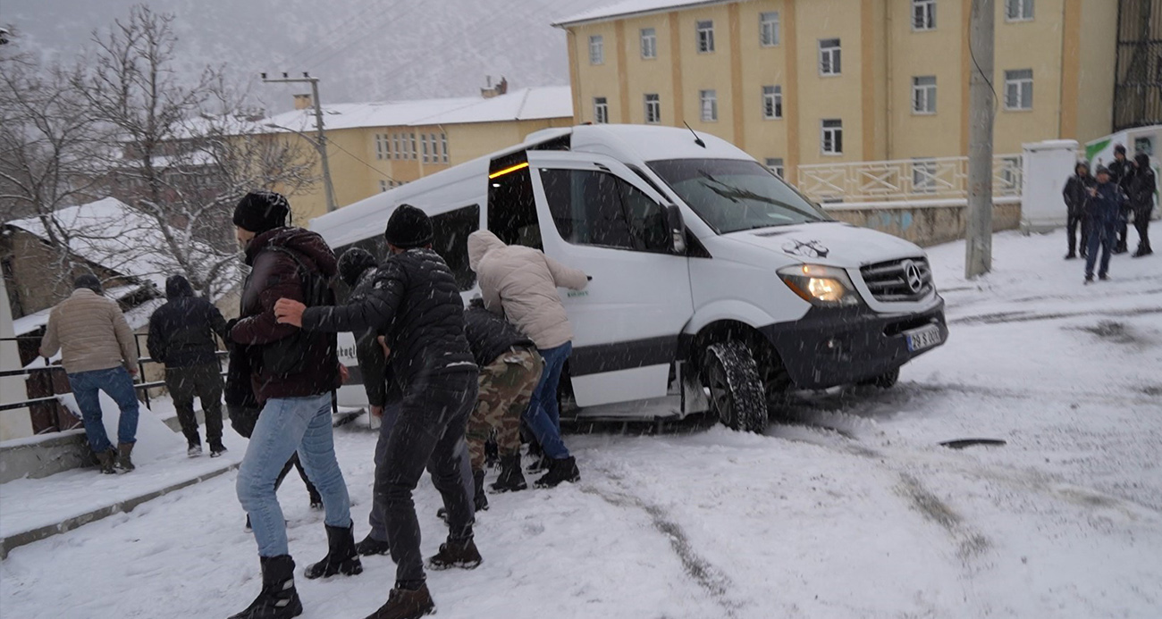 Gümüşhane’de Yoğun Kar Yağışı ve Buzlanma Nedeniyle Kaza Zinciri