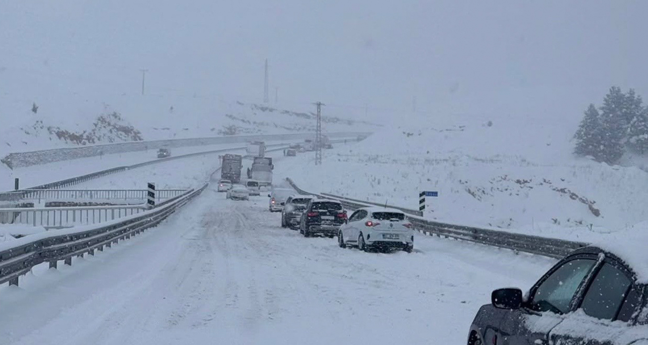 Güneydoğu Anadolu Kar Altında: Diyarbakır ve Mardin’de Ulaşım Durdu