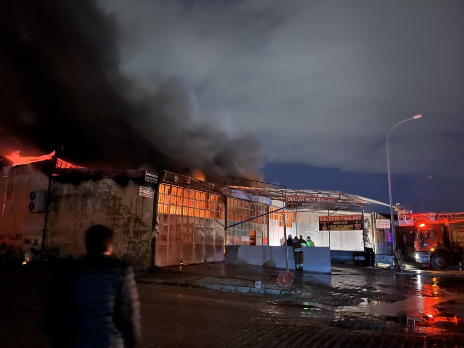 Hatay’da Büyük Yangın: Dokuz İş Yeri Kül Oldu