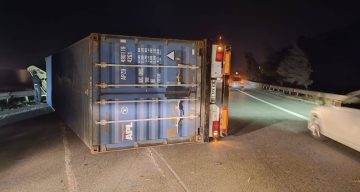 Hatay’da Şiddetli Fırtına Tırları Devirdi