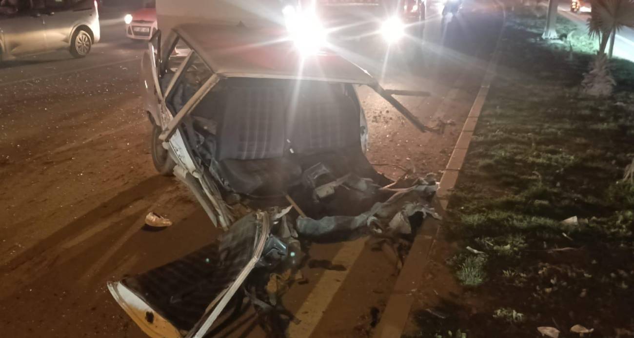Hatay’da Trafik Kazası: Otomobil İkiye Ayrıldı