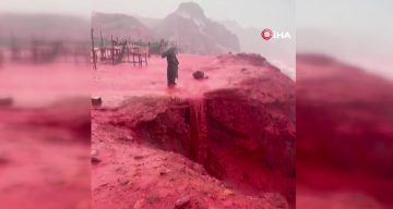 İran’da Kızıl Sahil, Yağmurlarla Birlikte Kızıla Büründü