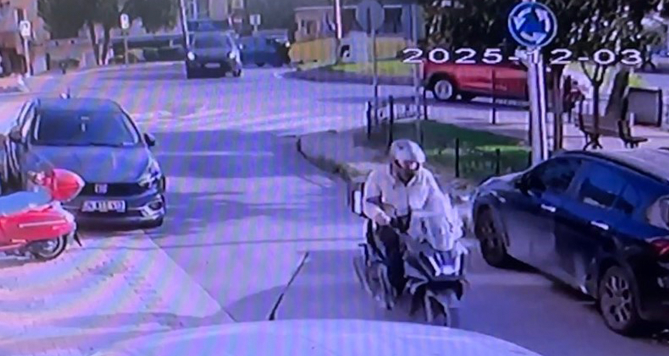 İstanbul Üsküdar’da İETT Otobüsü Börekçiye Girdi