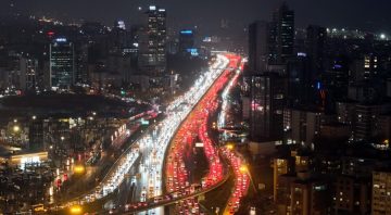 İstanbul’da Yağmur ve Mesai Çıkışı Trafik Yoğunluğunu Doruğa Çıkardı