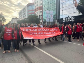 İzmir Büyükşehir Belediyesi İşçilerinden Dikkat Çekici Protesto