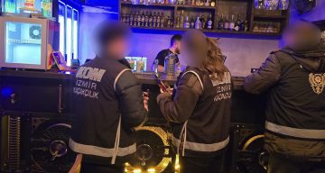 İzmir’de Geniş Çaplı Sahte İçki Operasyonu: İki Kişi Tutuklandı