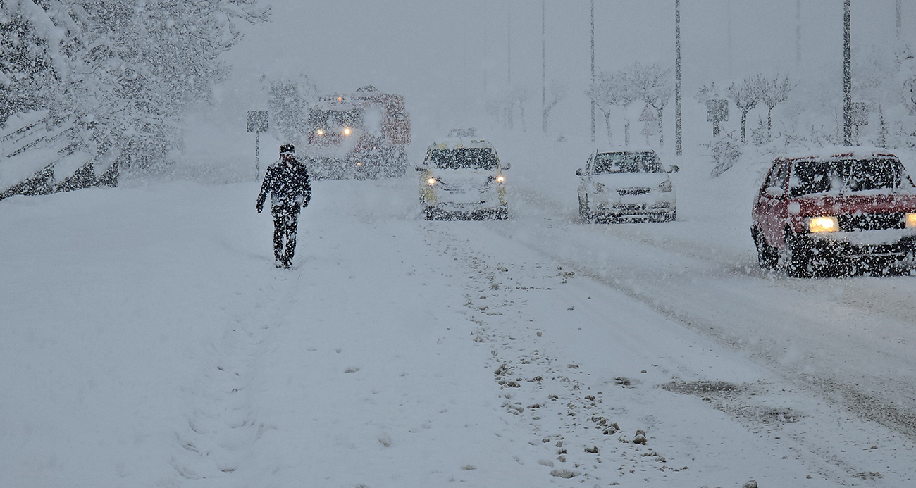 Karabük’te Yoğun Kar Yağışı Hayatı Durma Noktasına Getirdi