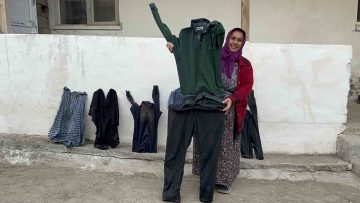 Kars’ta Sibirya Soğuklarının Etkisi: Dışarı Asılan Çamaşırlar Anında Donuyor