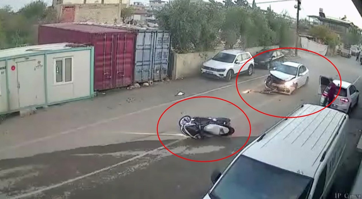 Kırıkhan’da Korkunç Kaza: Motosiklet Sürücüsü Havada Takla Attı