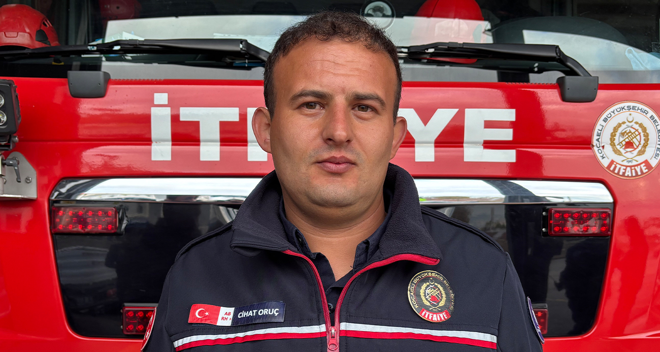 Kocaeli’de İtfaiye Eri, Kendi Maskesini Mahsur Kalan Vatandaşa Verdi