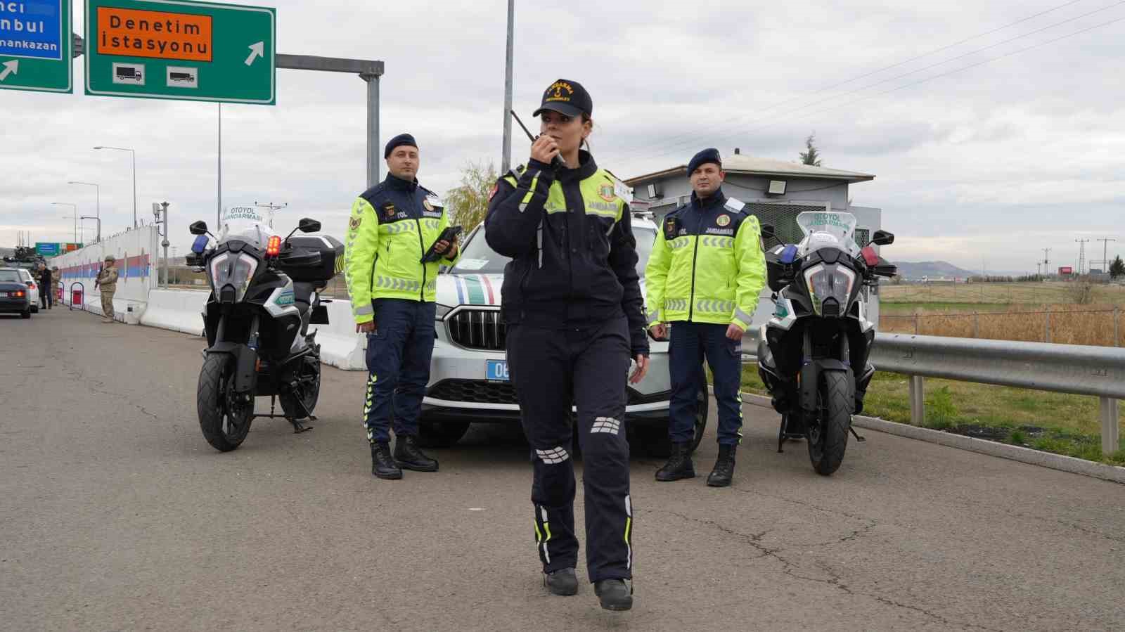 Otoyol Jandarma Timleri Karayollarının Güvenliğini Sağlıyor