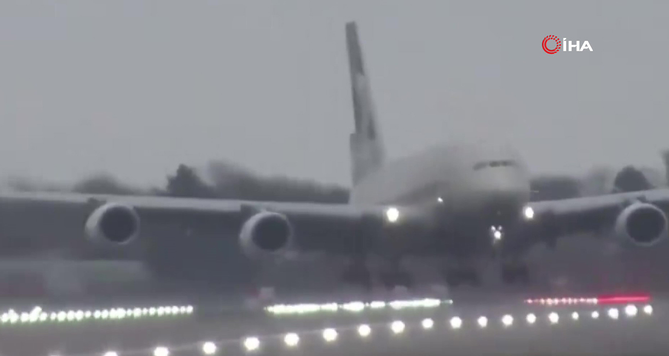 PSG Takımını Taşıyan Uçak, Şiddetli Rüzgar Sebebiyle Zorlu Bir İniş Yaptı