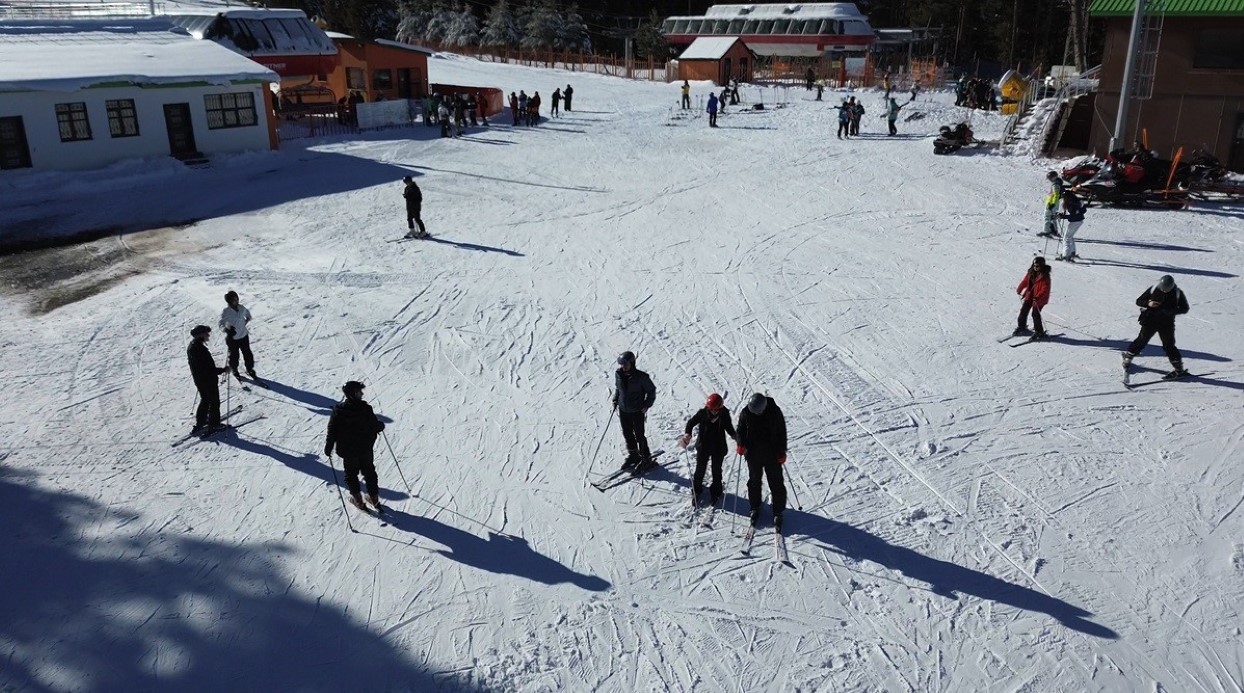 Sarıkamış Kayak Merkezi’nde Kış Sezonu Dolu Dolu Geçiyor