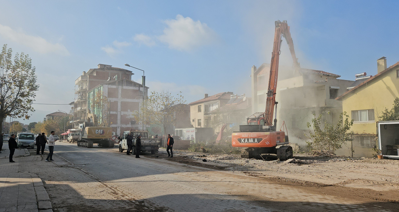 Sındırgı’da Depremin Yaraları Sarılıyor