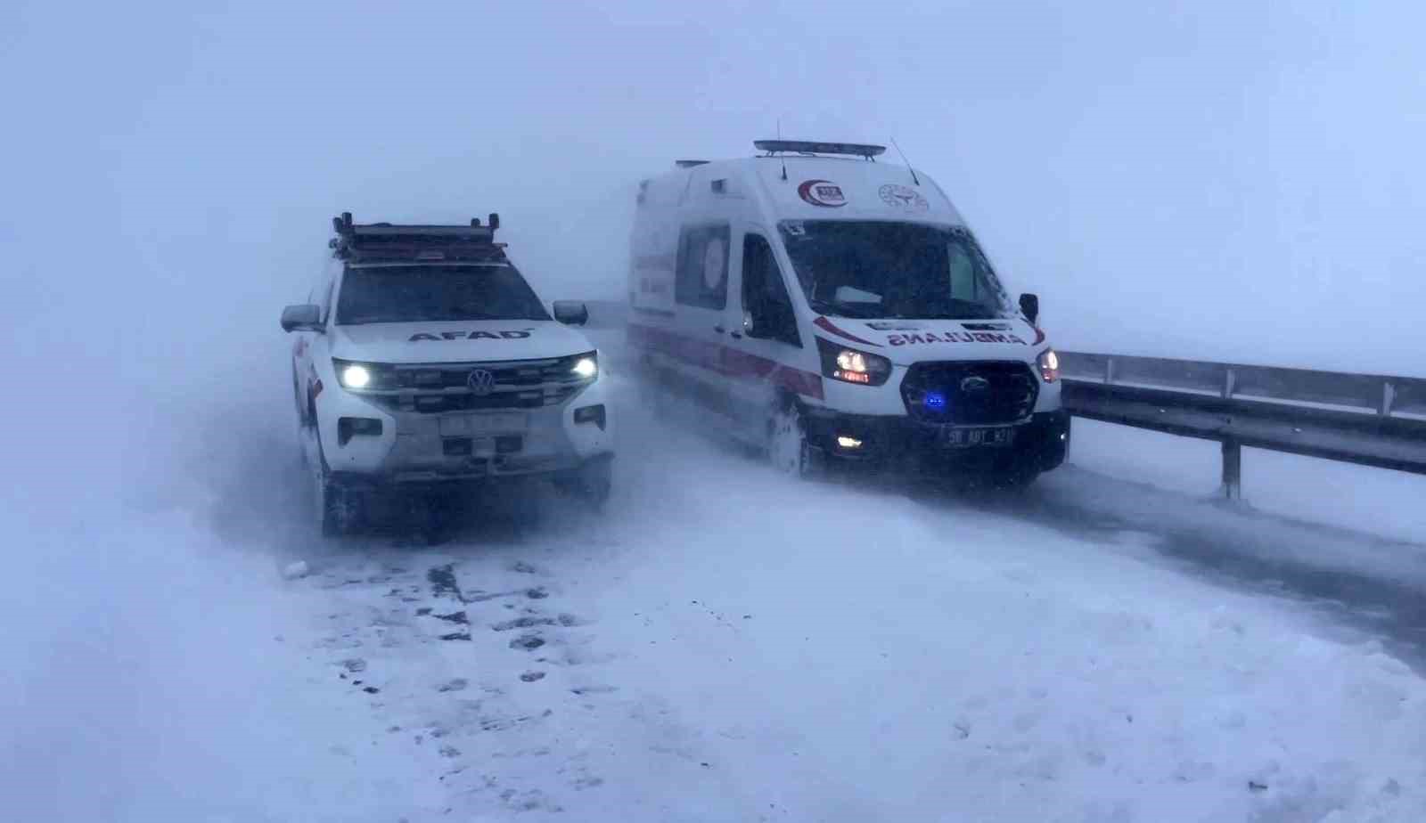 Sivas Şarkışla Yolunda Zincirleme Kaza: 4 Yaralı