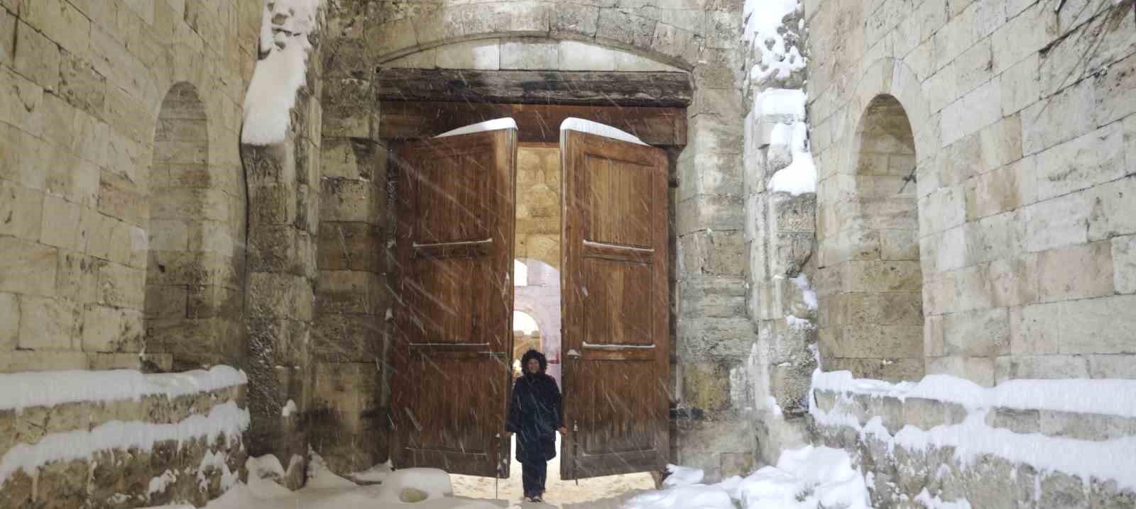 Sivas Tarihi Kent Meydanı Kışın Büyüsüne Büründü
