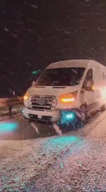 Sivas Yağdonduran Geçidi’nde Kar Yağışı Sürücülere Zor Anlar Yaşattı