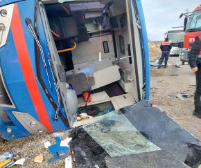 Sivas Zara’da Cezaevi Nakil Aracı Kaza Yaptı: 9 Yaralı