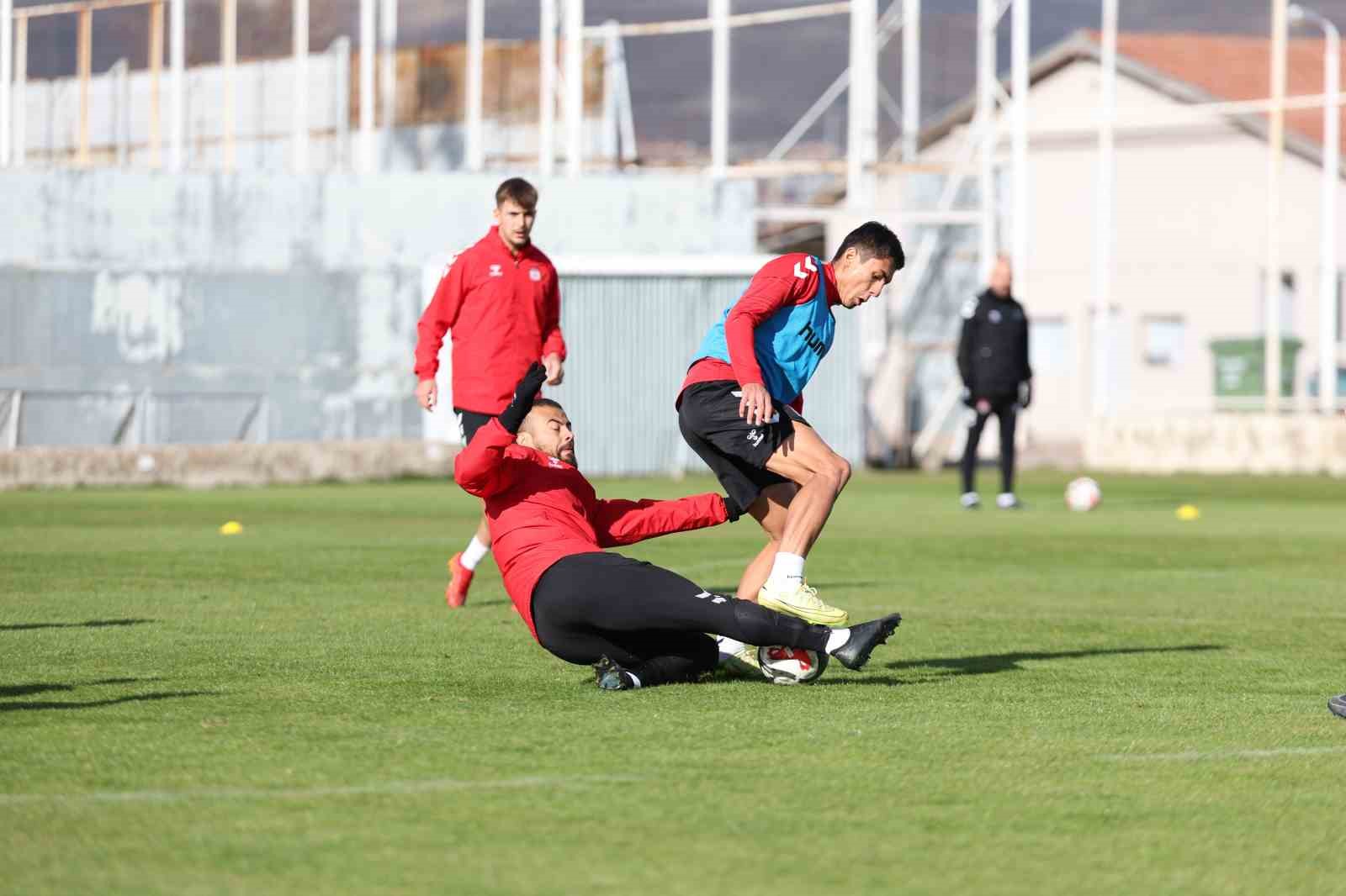 Sivasspor, Iğdır FK ile Karşılaşma Öncesi Kampa Girdi