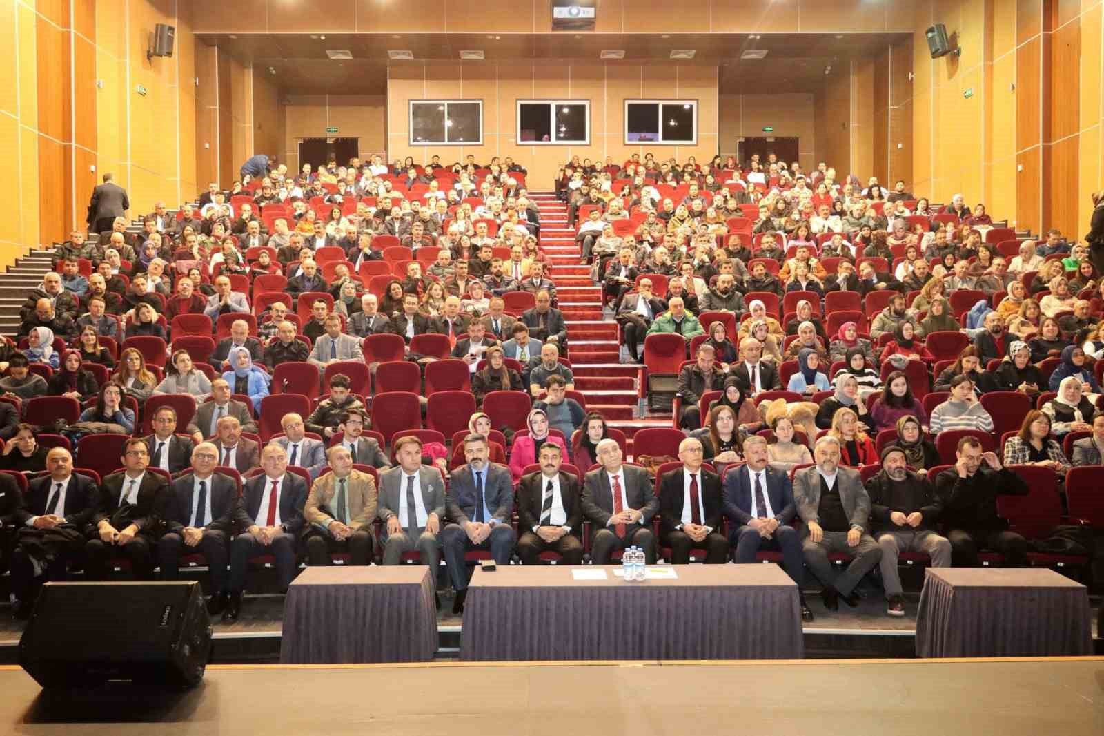 Sivas’ta ‘Güçlü Aile, Güçlü Toplum’ Temalı Söyleşi Düzenlendi