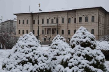 Sivas’ta Kış Manzaraları: Tarihi Kent Meydanı Kar Altında