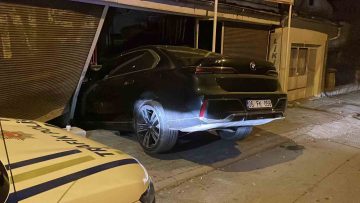 Sivas’ta Kontrolünü Kaybeden Otomobil Marketin İçine Daldı