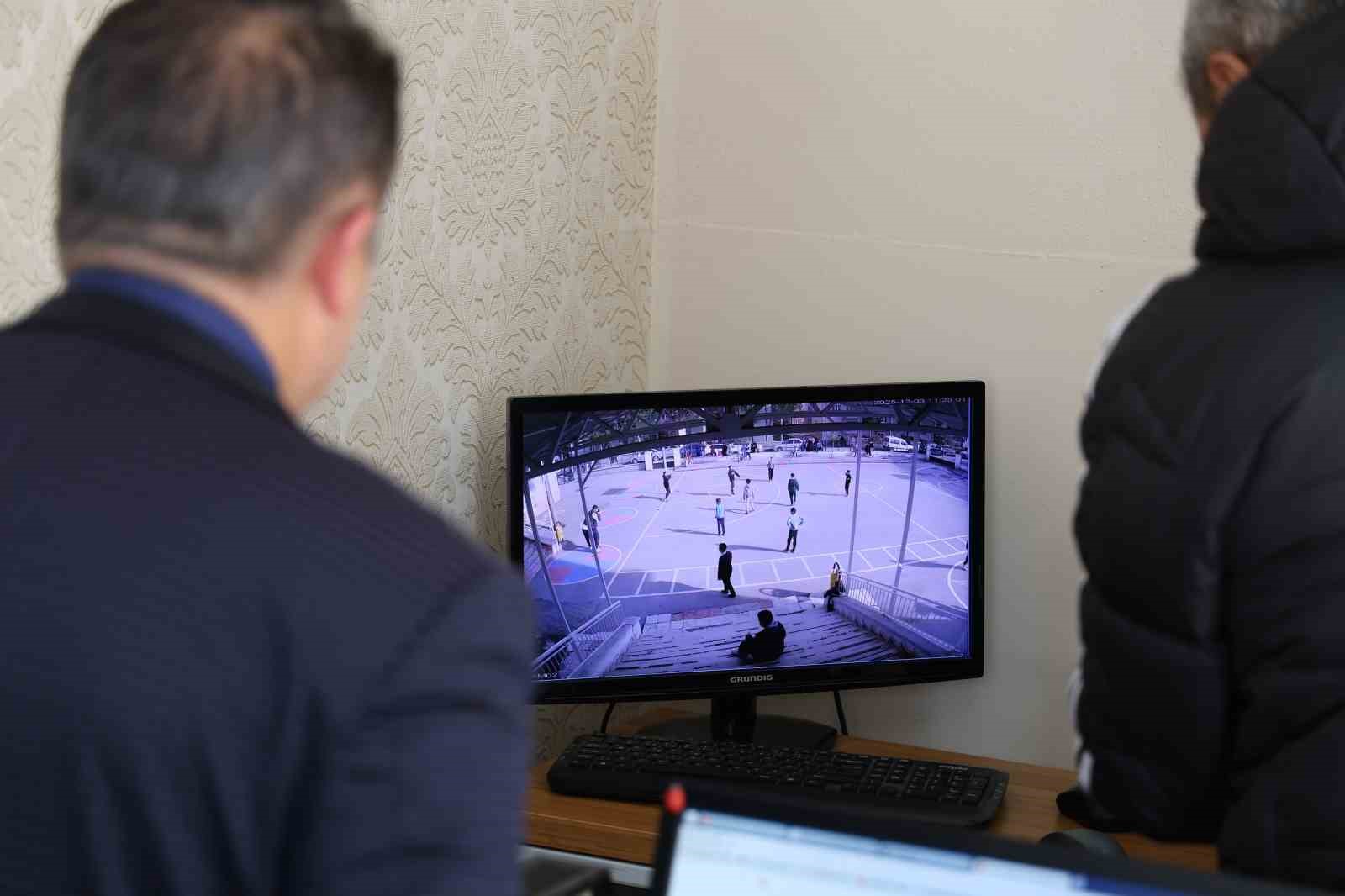 Sivas’ta Öğretmenin Hızlı Müdahalesi Öğrencinin Hayatını Kurtardı