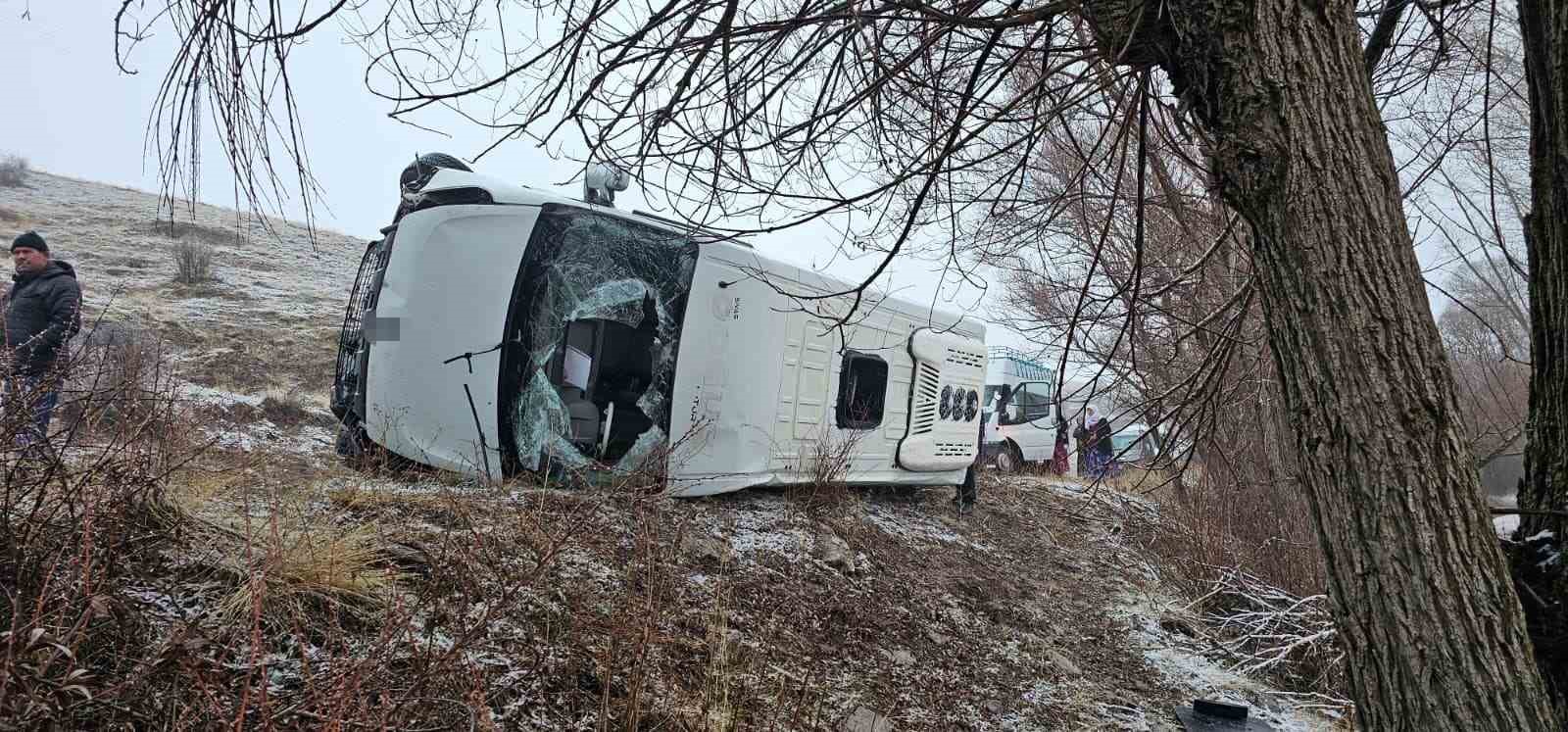 Sivas’ta Okul Servisi Kazası: 15 Yaralı