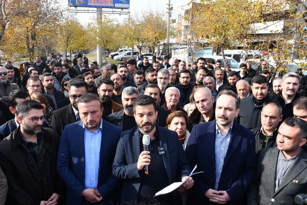 Siverek’te Vatandaşlar Tehlikeli Yol İçin Yolu Kapatma Eylemi Yaptı