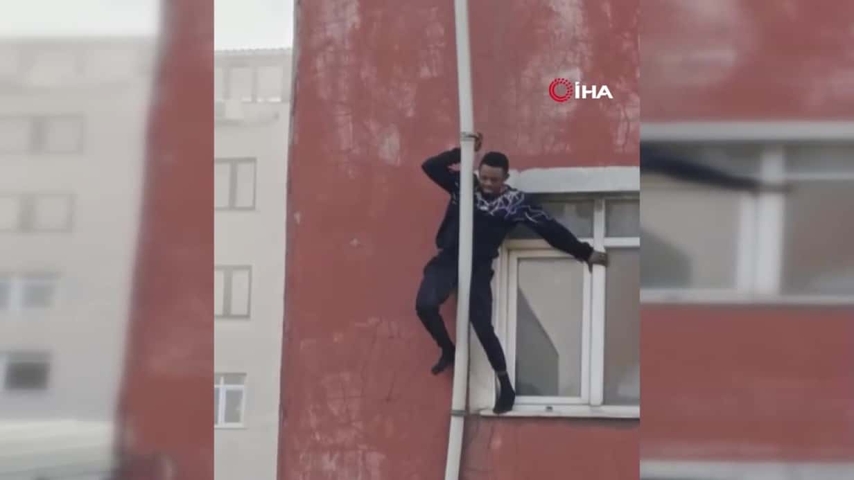 Sultangazi’de Çıkan Yangında Dramatik Anlar: Borulara Tutunan Adam Düştü