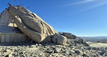 Suriye’de Hafız Esad’ın Heykeli Yıkıldı: Devrimin Simgesi Haline Gelen Enkaz