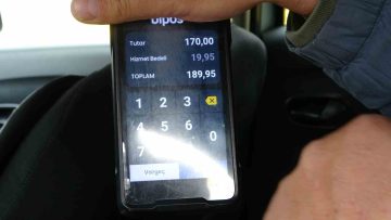Taksiciler ve Yolcular Arasında POS Cihazı Hizmet Bedeli Gerginliği