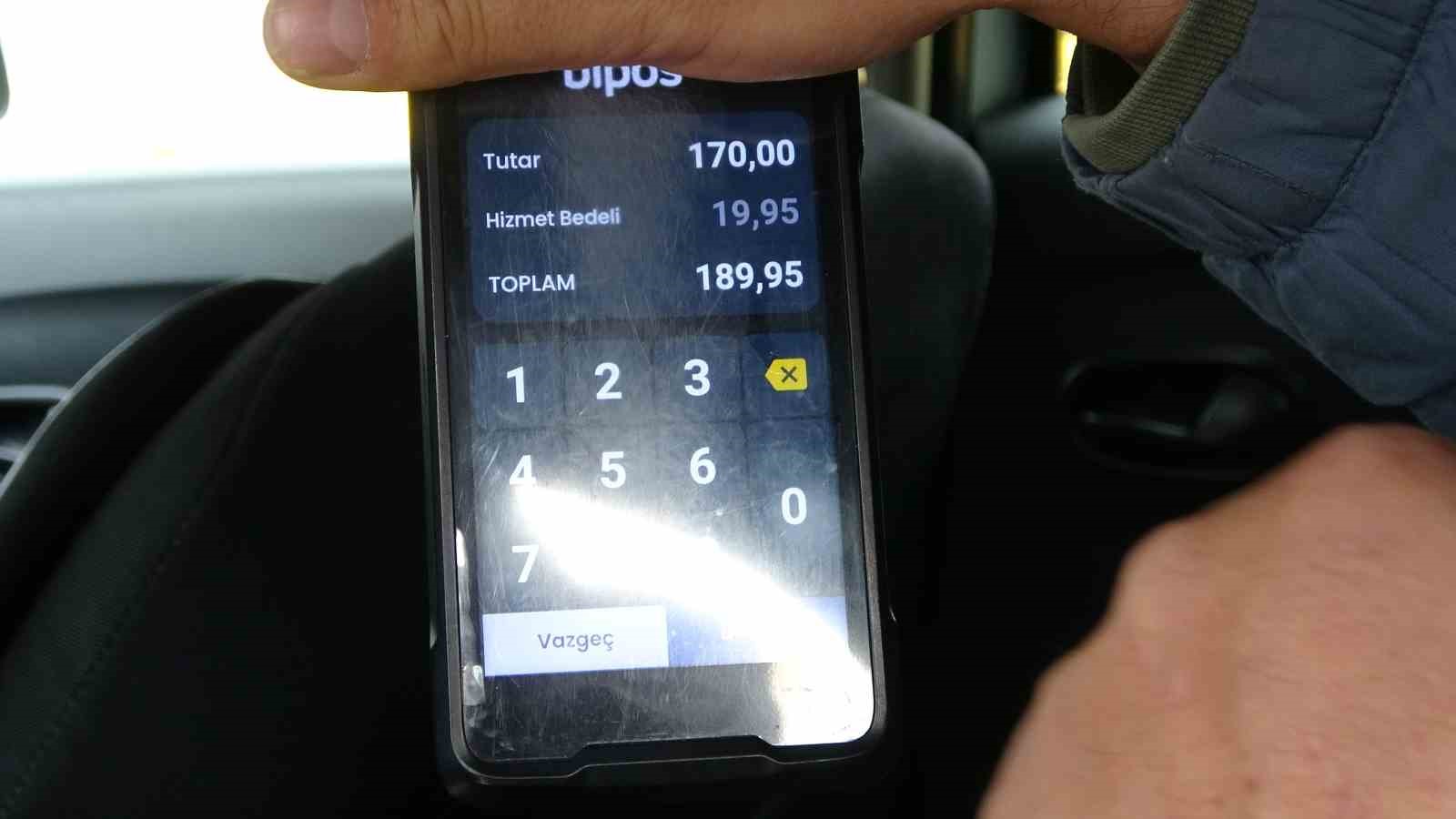 Taksiciler ve Yolcular Arasında POS Cihazı Hizmet Bedeli Gerginliği