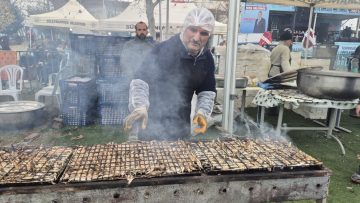 Tekirdağ’da Festival Coşkusu: 3 Ton Hamsi Vatandaşlara İkram Edildi