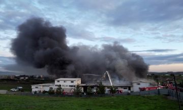 Tuzla’da Kauçuk Fabrikası Alevlere Teslim: Büyük Yangın